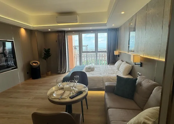 Venice Luxe Stay, Type, King Bed, 65 Tv-netflix 40平方四人公寓 厨具齐全3 Guests Only Apartment