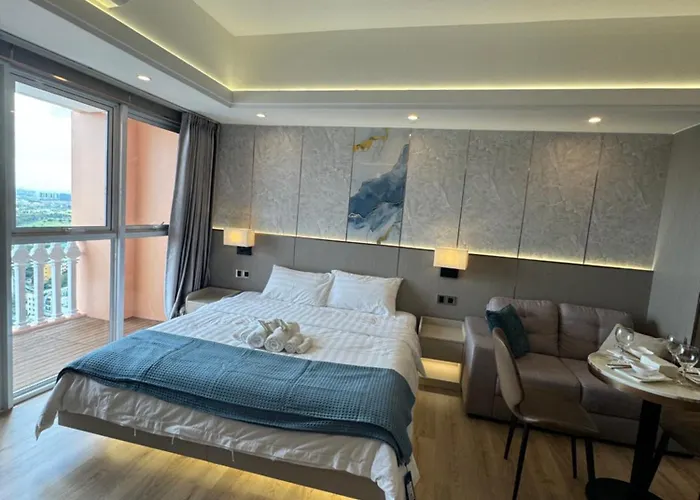 Venice Luxe Stay, Type, King Bed, 65 Tv-netflix 40平方四人公寓 厨具齐全3 Guests Only Apartment Manila